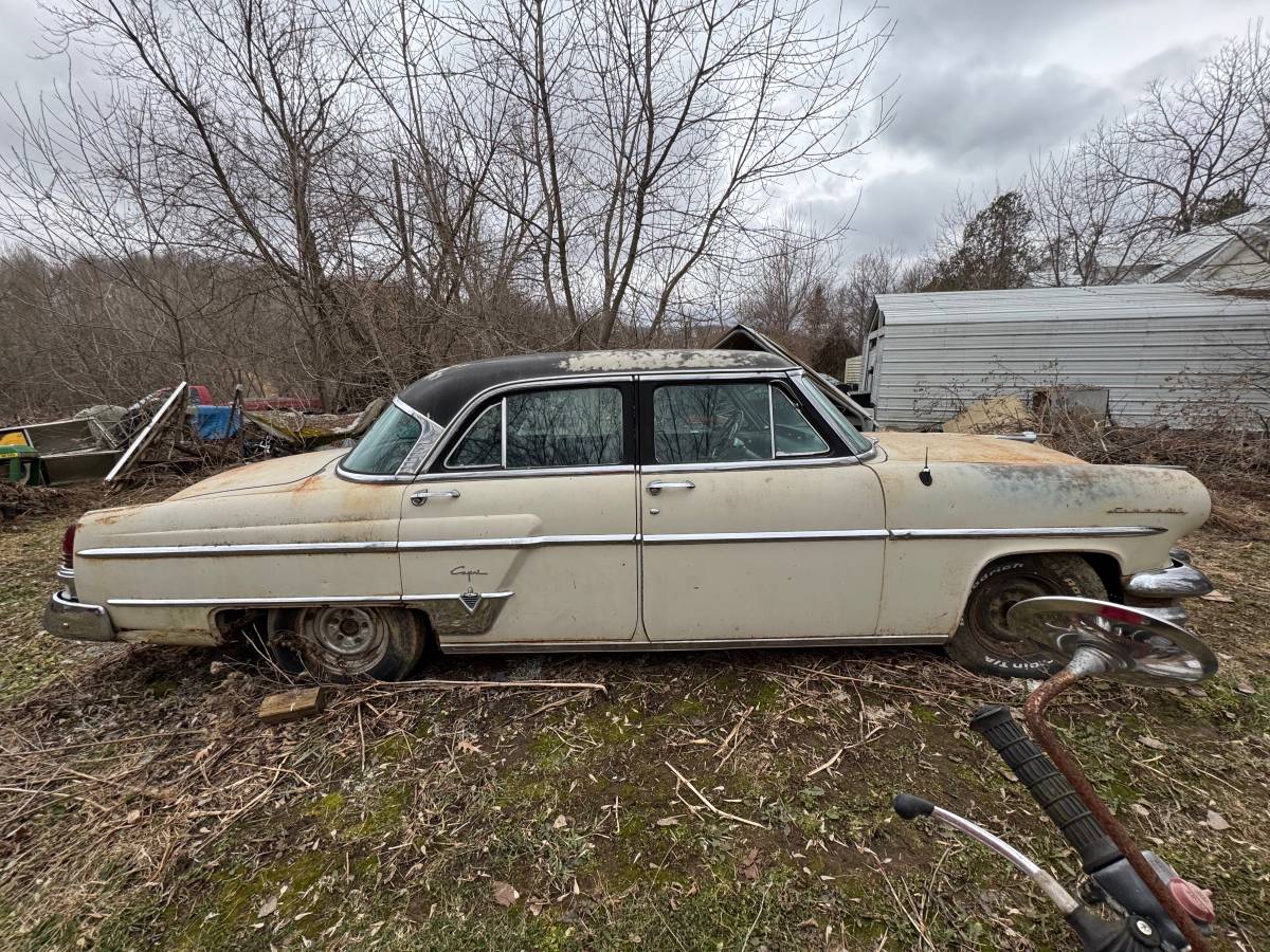 Lincoln-Capri-4-door-1954-Yellow