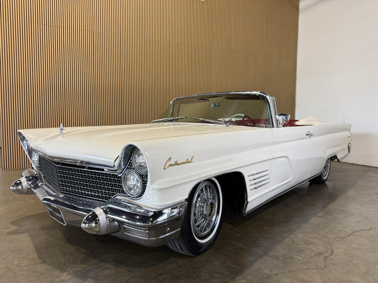 Lincoln-Continental-1960-Classic-Car-Red