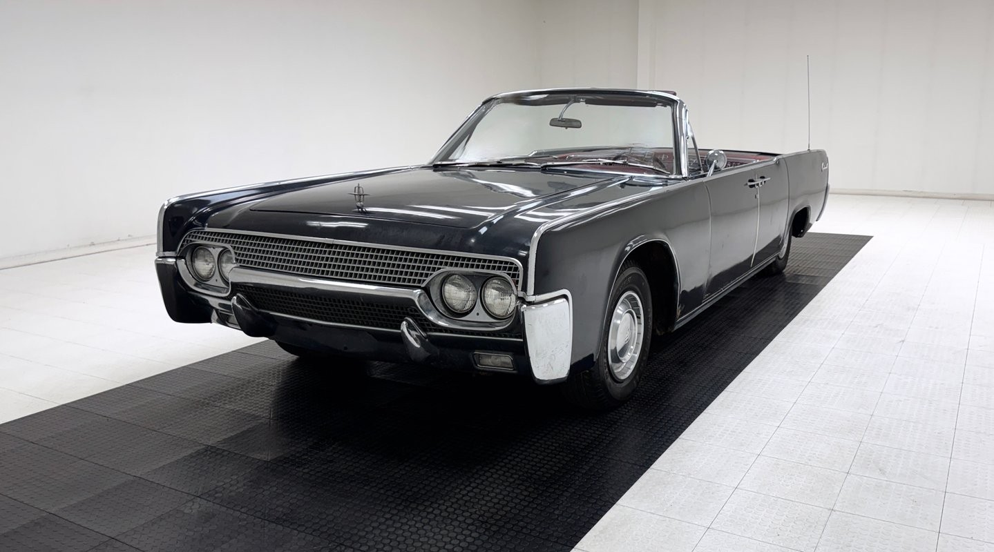 Lincoln-Continental-1961-Convertible-Red