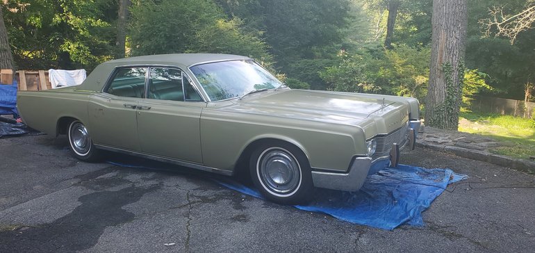 Lincoln-Continental-1967-Color-Code-Z-Florentine-Gold-Metallic-Gold-Vinyl