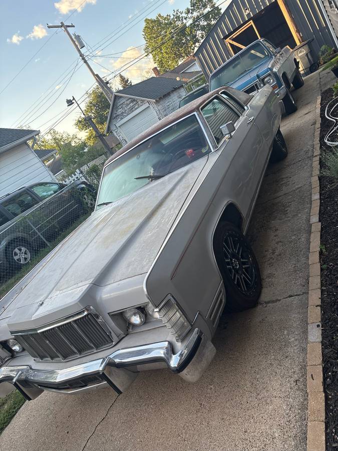 Lincoln-Continental-1976-Gray