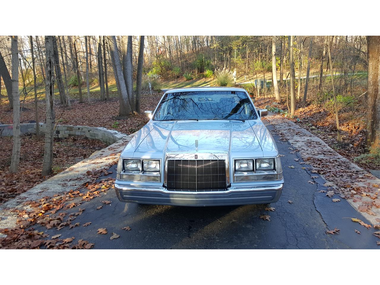 Lincoln-Continental-1987-Light-Blue-Dark-Blue