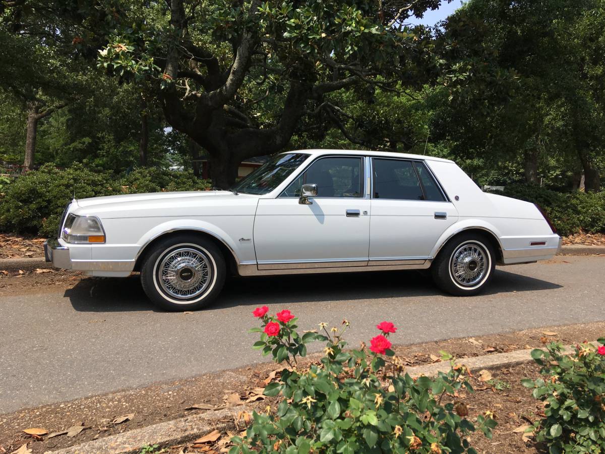 Lincoln-Continental-1987-White