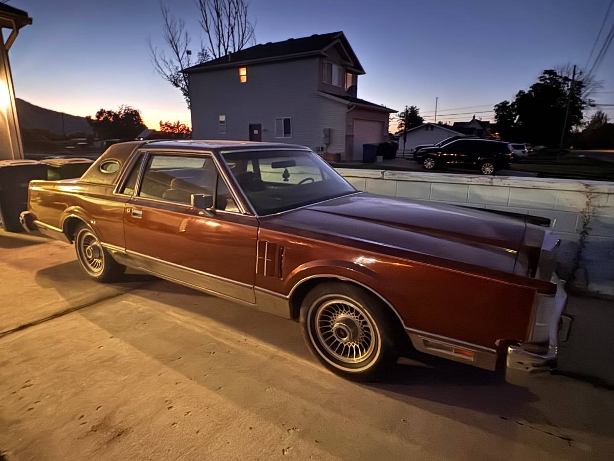 Lincoln-Continental-mark-vi-1981-Brown