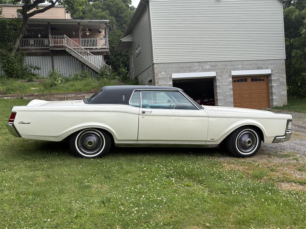 Lincoln-Continental-mk-iii-1969-White-Aqua