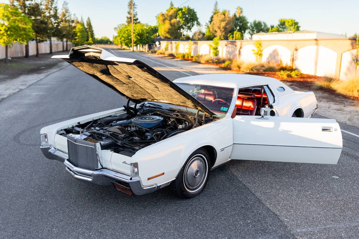Lincoln-Continental-mk-iv-1972-White