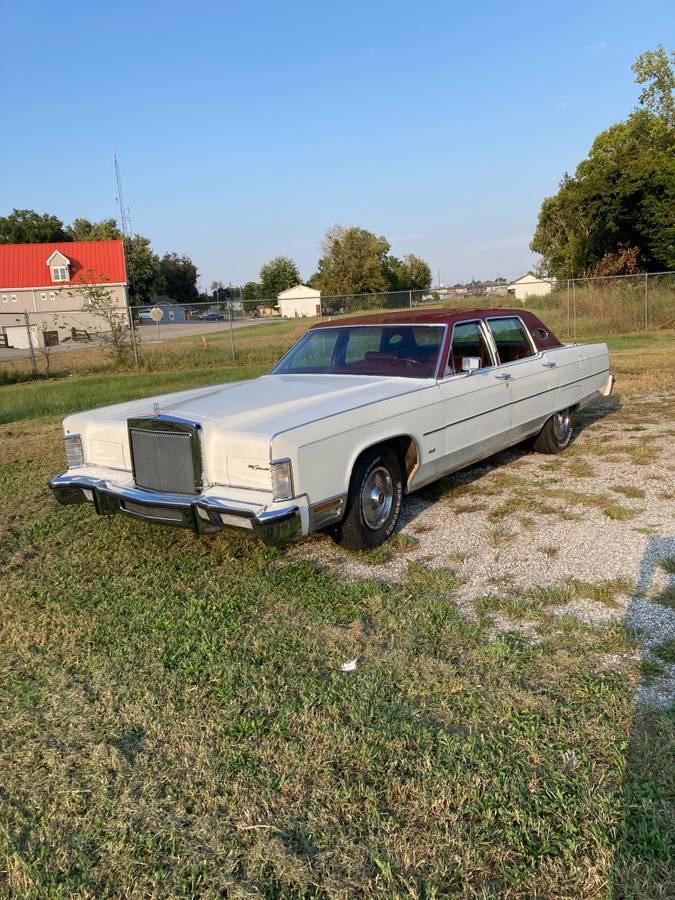 Lincoln-Continental-towncar-1977-White