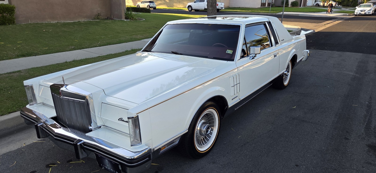 Lincoln-Mark-Series-1982-Sedan