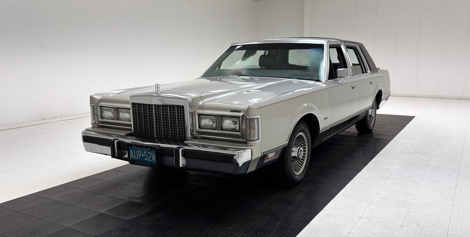Lincoln-Town-Car-1986-Sedan-Gray