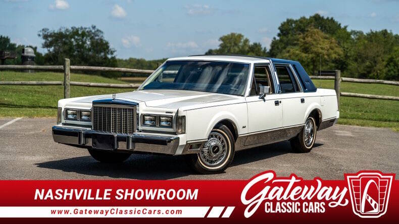 Lincoln-Town-car-1985-White-White
