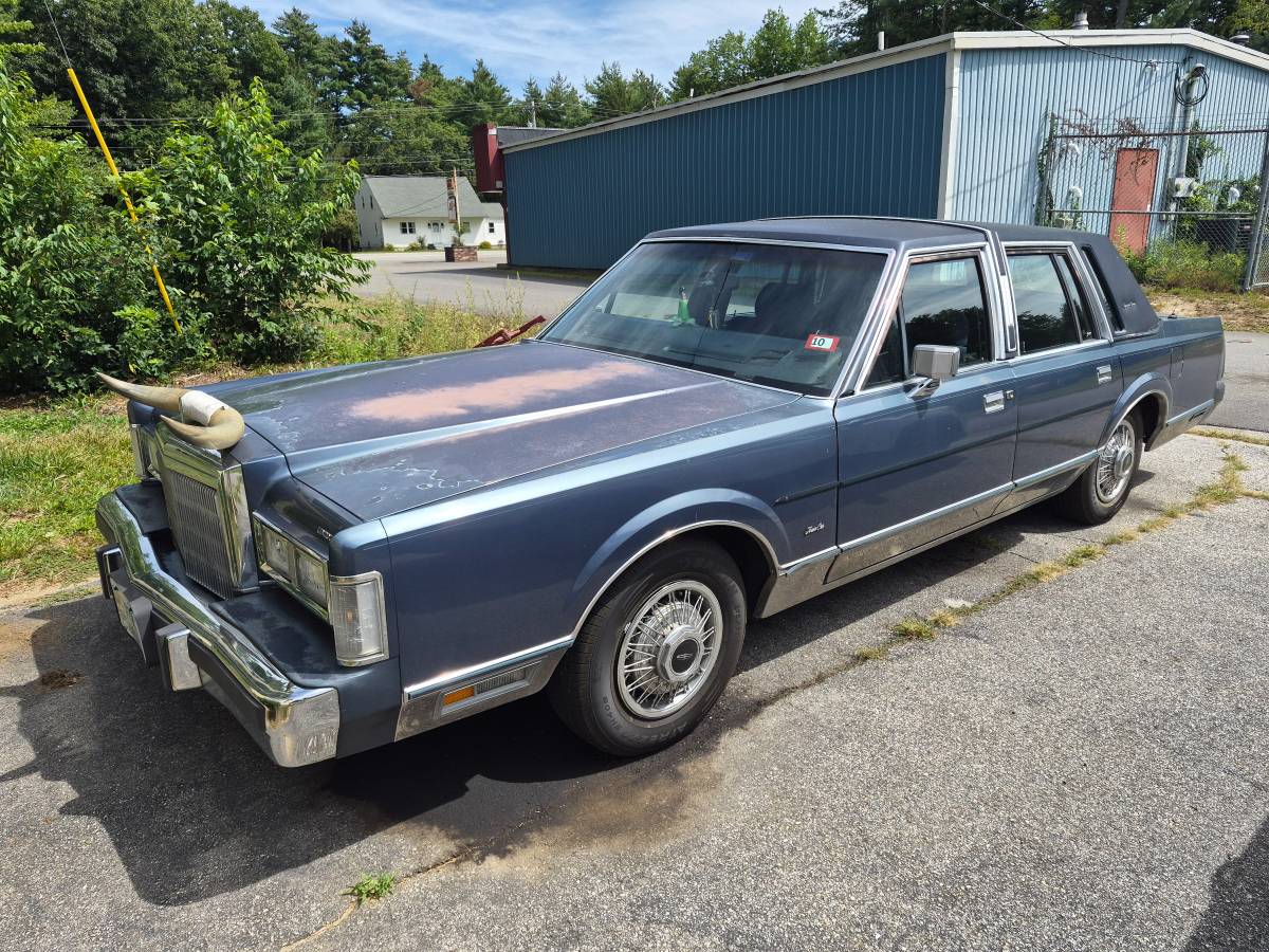 Lincoln-Town-car-1988-Blue