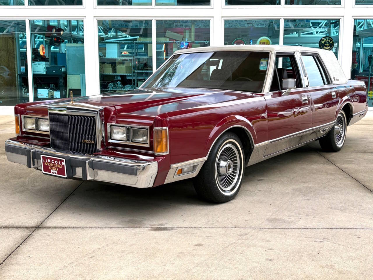 Lincoln-Town-car-1989-Burgundy-Burgundy