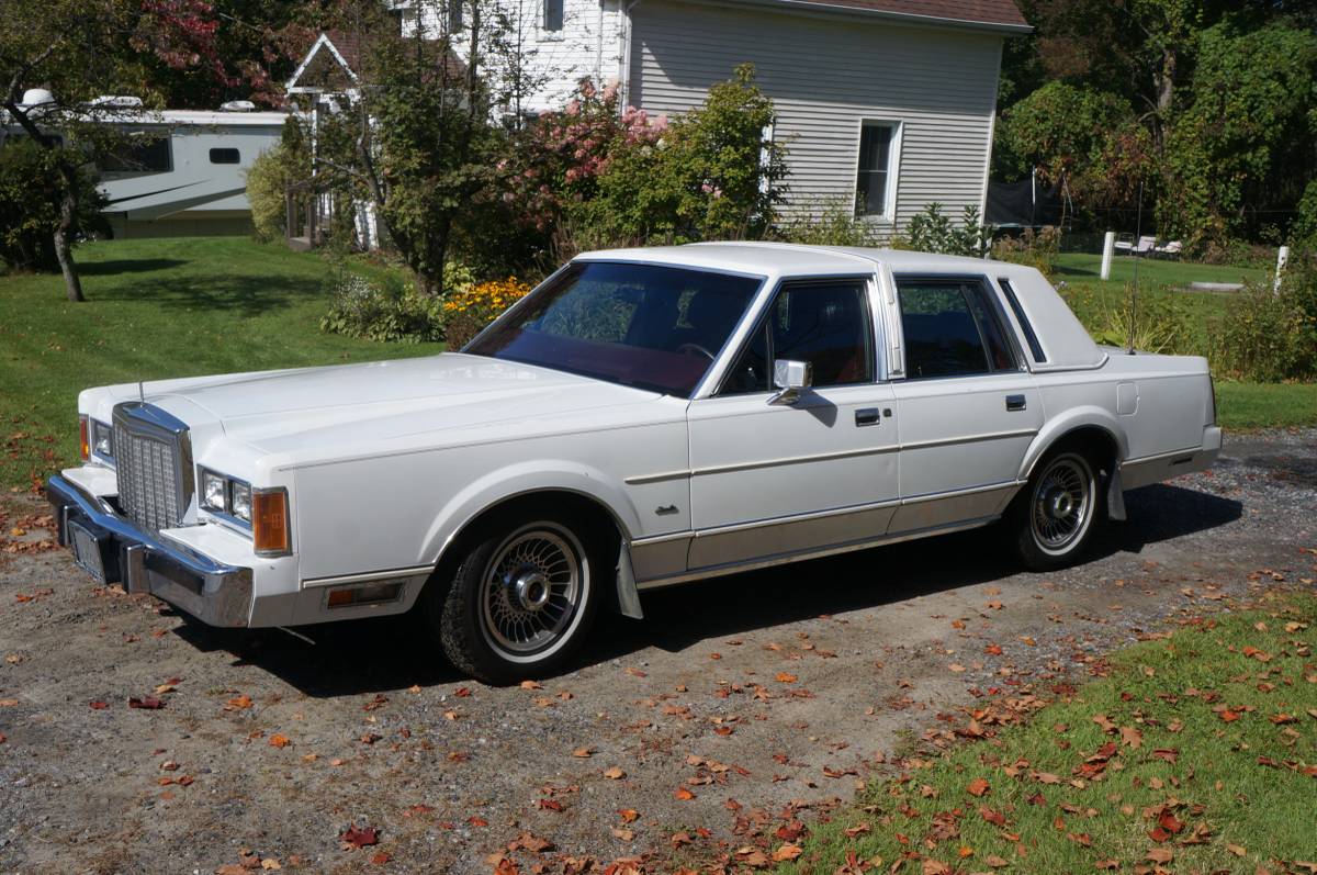 Lincoln-Town-car-1989-White