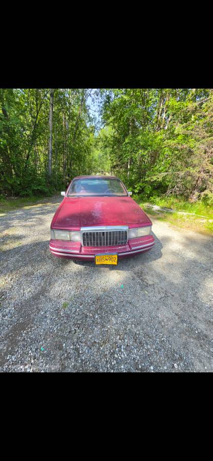 Lincoln-Town-car-1993-Red