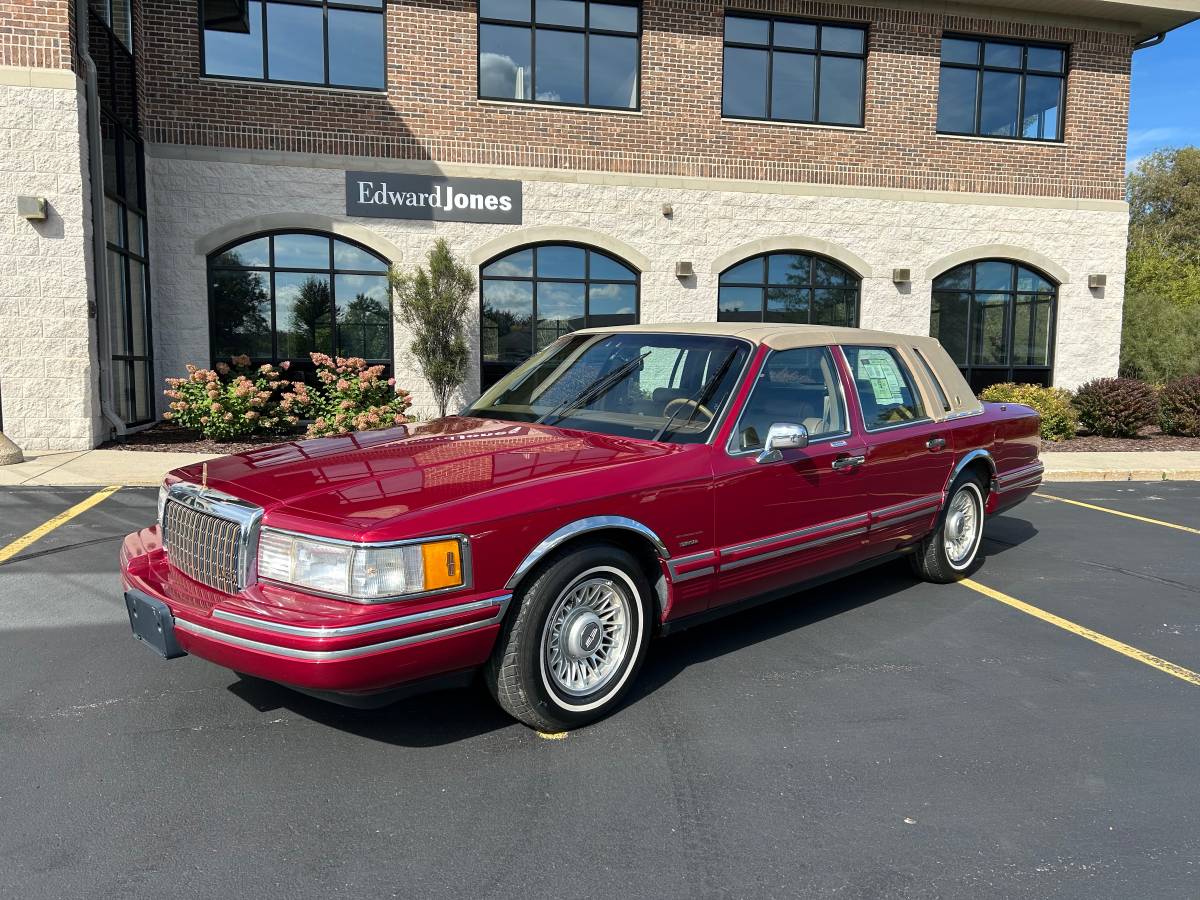 Lincoln-Town-car-1994
