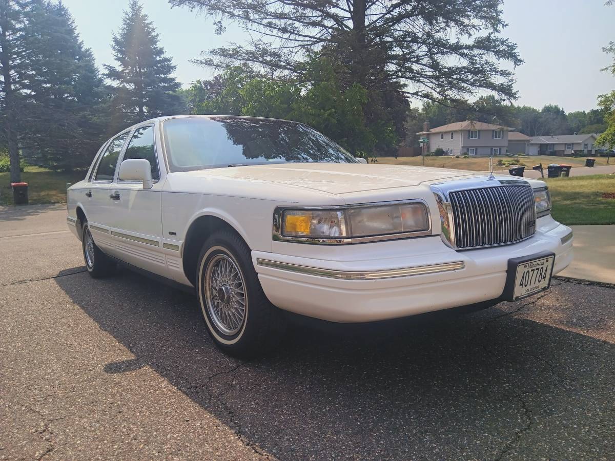 Lincoln-Town-car-1995-White