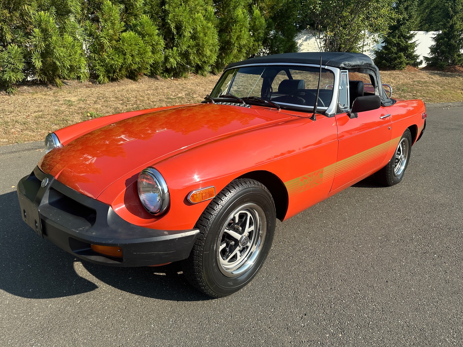 MG-B-1977-Convertible-BLACK