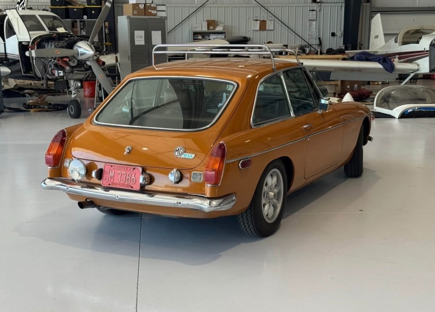 MG-MGB-1974-Coupe