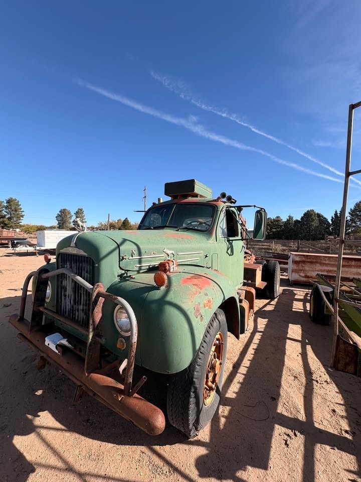 Mack-p61-1961-Commercial-Vehicle