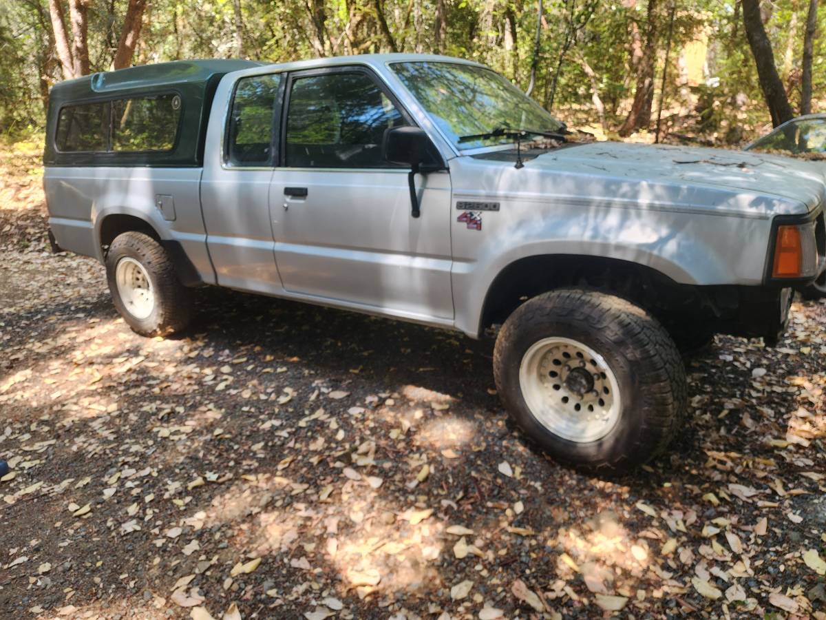 Mazda-B-series-b2600-long-bed-1989-Silver