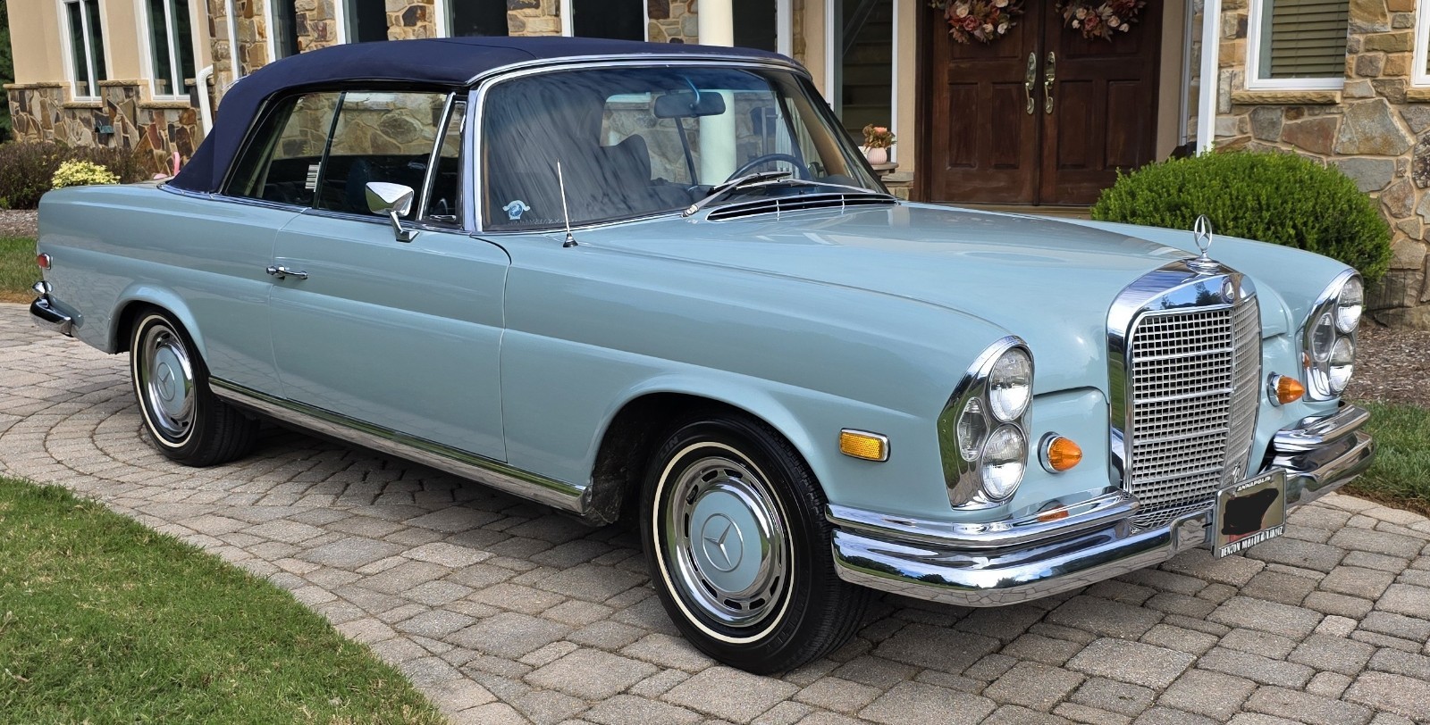 Mercedes-Benz-200-Series-1969-Convertible-Blue