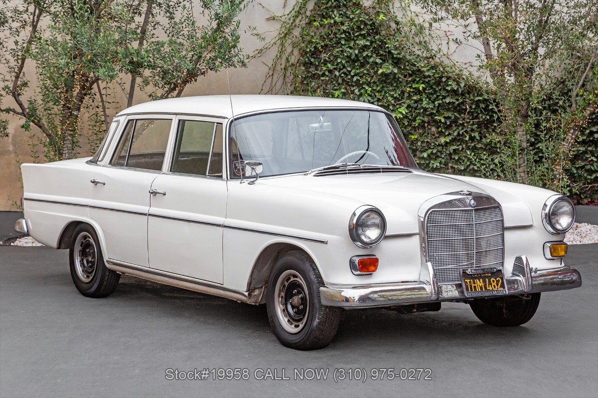 Mercedes-Benz 200D W110 Fintail 1966