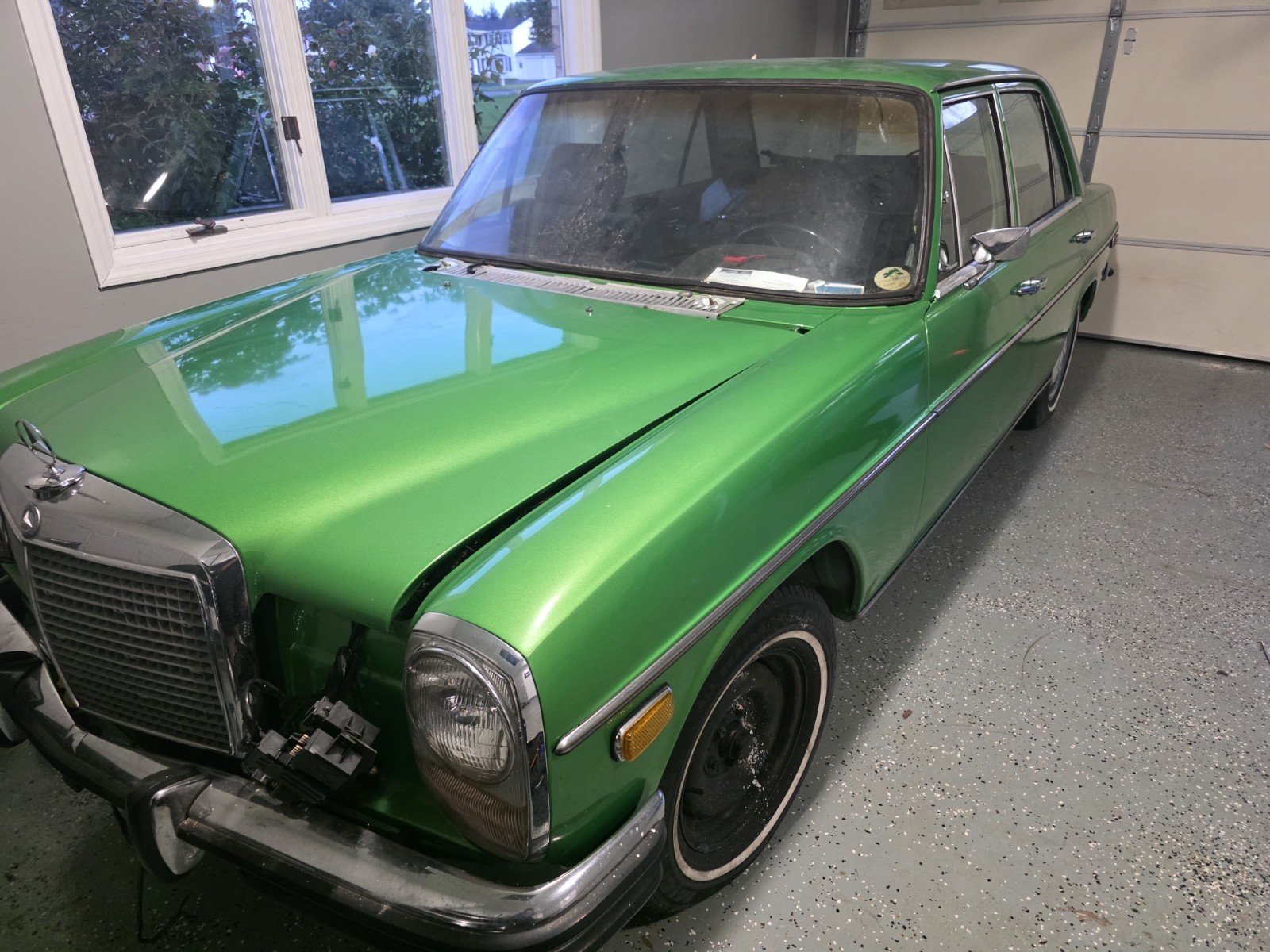Mercedes-Benz-250-1972-Sedan