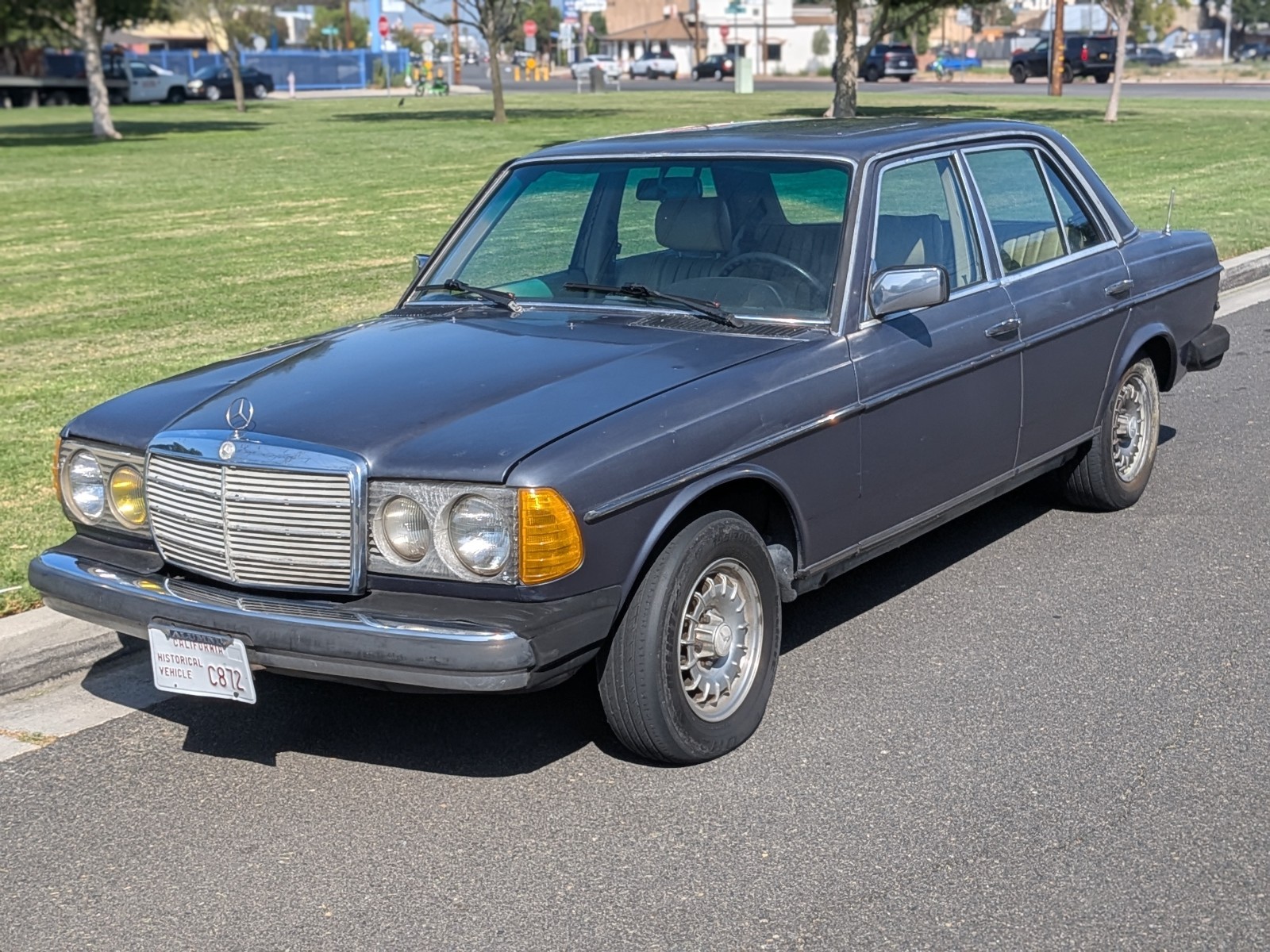 Mercedes-Benz-300-Series-1984-Sedan-Brown