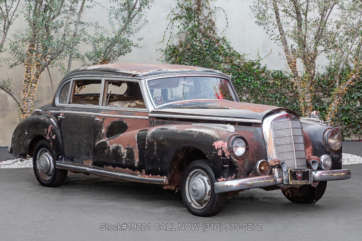 Mercedes-Benz-300B-Adenauer-1952
