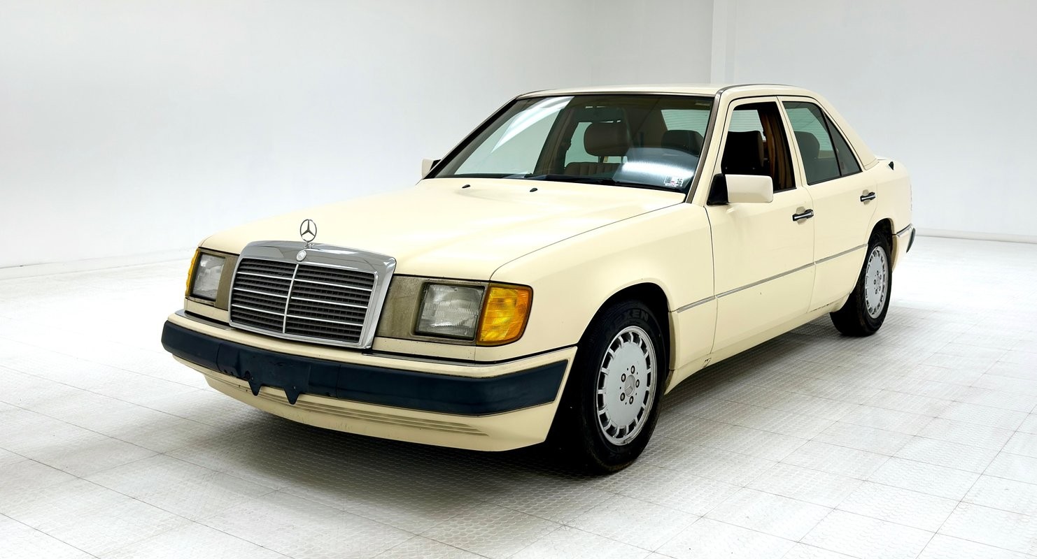 Mercedes-Benz-300D-1993-Sedan-Saddle