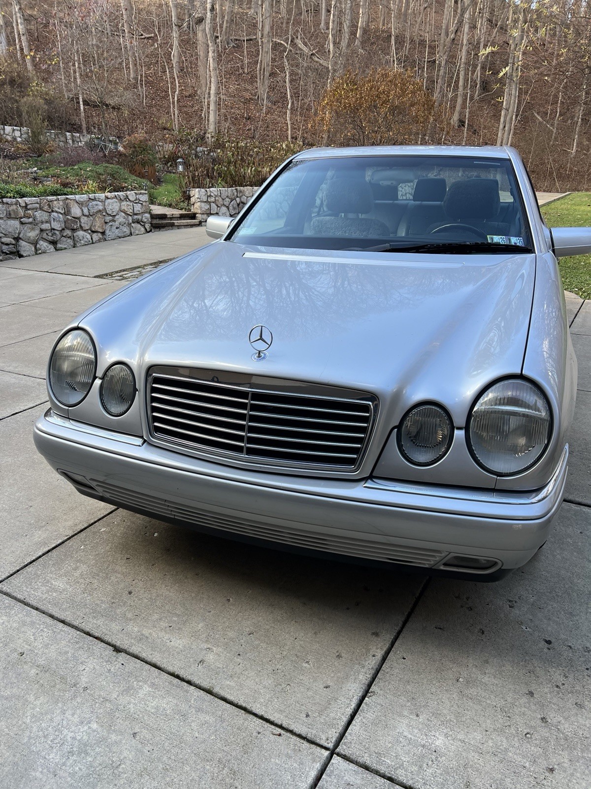 Mercedes-Benz-E320-1996-Sedan-Gray