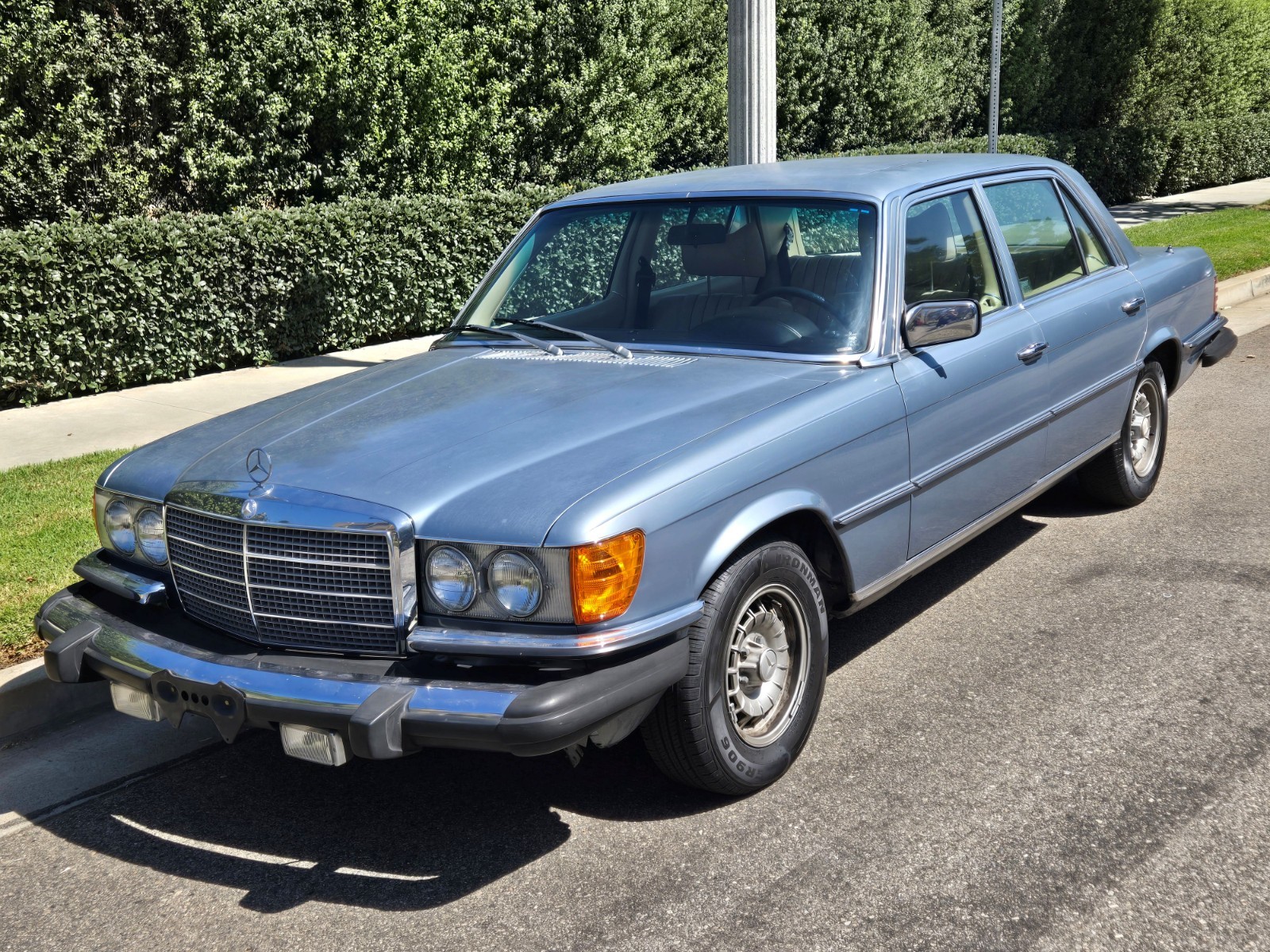 Mercedes-Benz-S-Class-1977-Sedan-BeigeTan