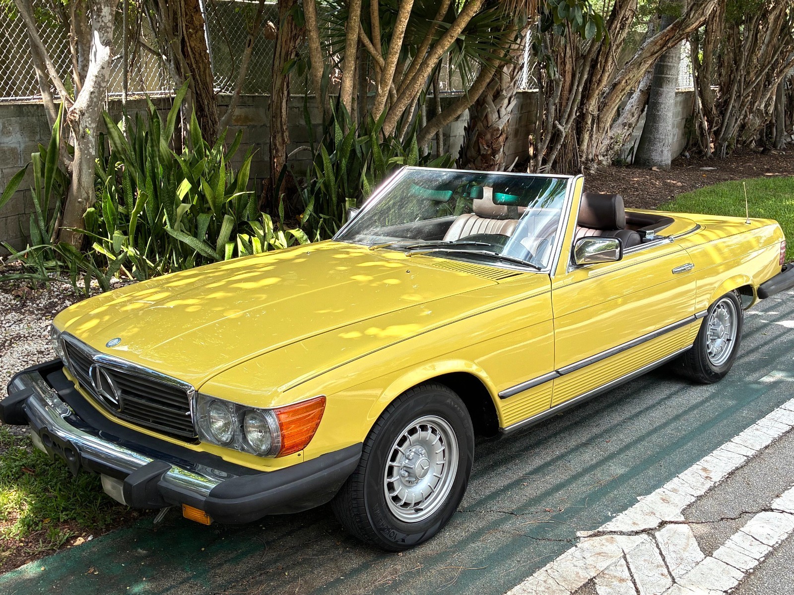 Mercedes-Benz-SL-Class-1982-Convertible-Brown