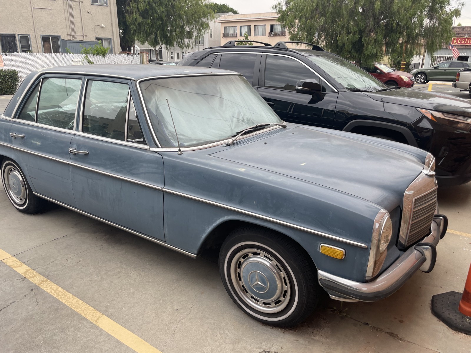 Mercedes-Benz-V220d-1972