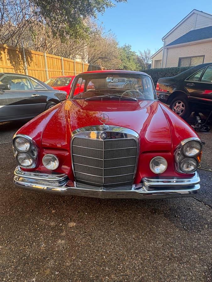 Mercedes-benz-220se-1979
