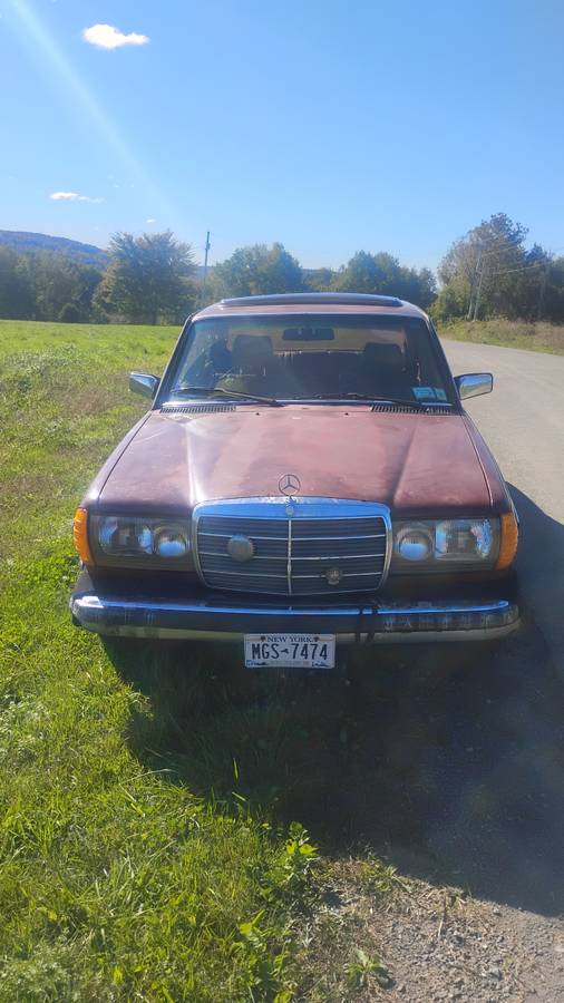 Mercedes-benz-240-diesel-1983