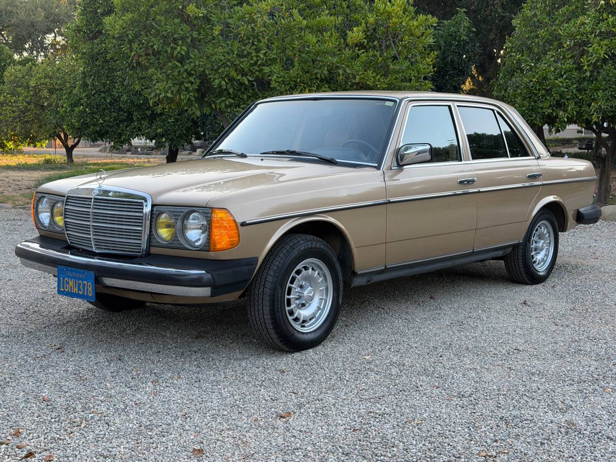 Mercedes-benz-300-1983