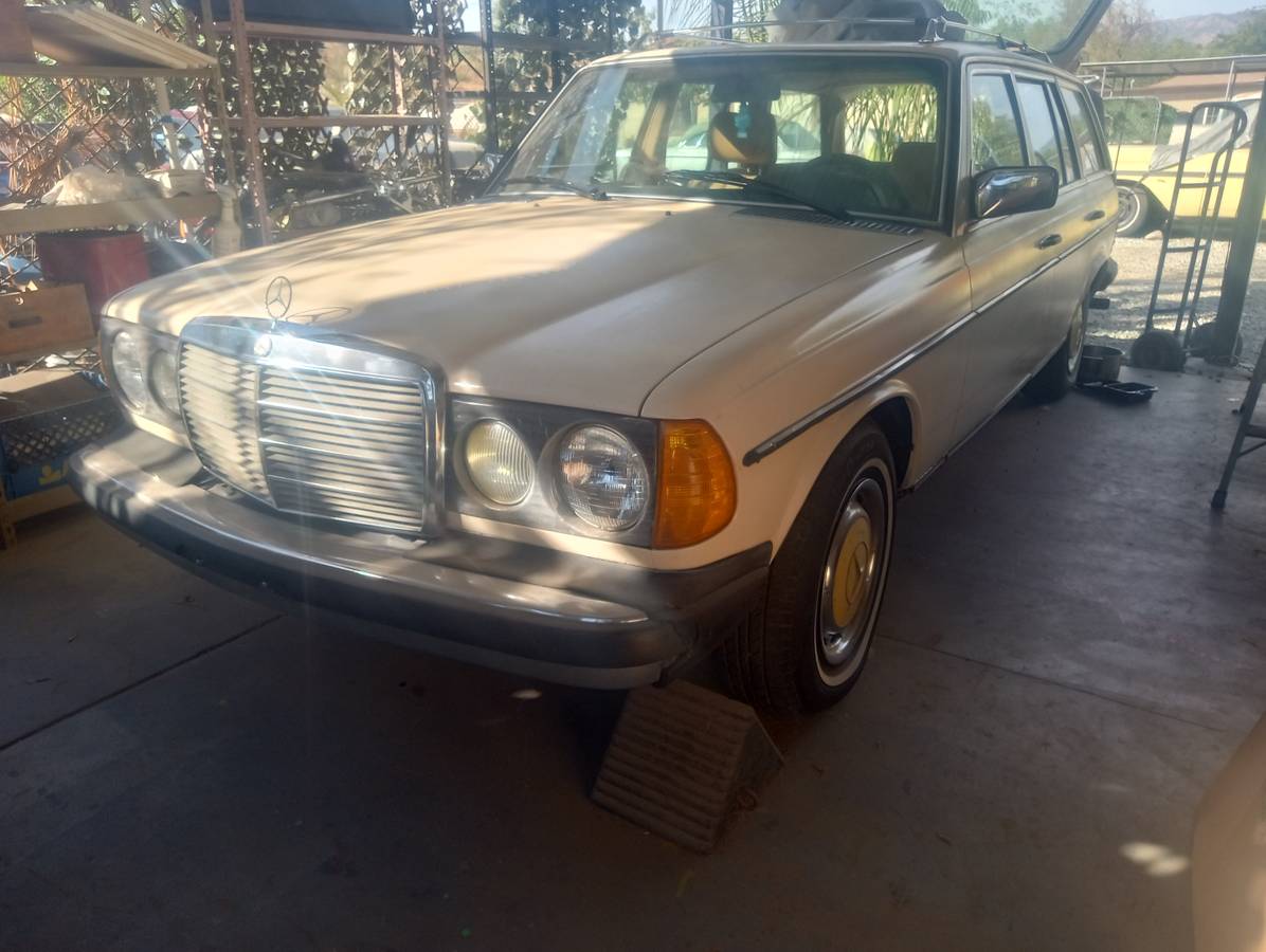 Mercedes-benz-300-wagon-1981