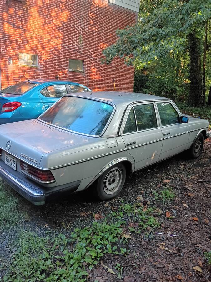 Mercedes-benz-300d-1984-Gray