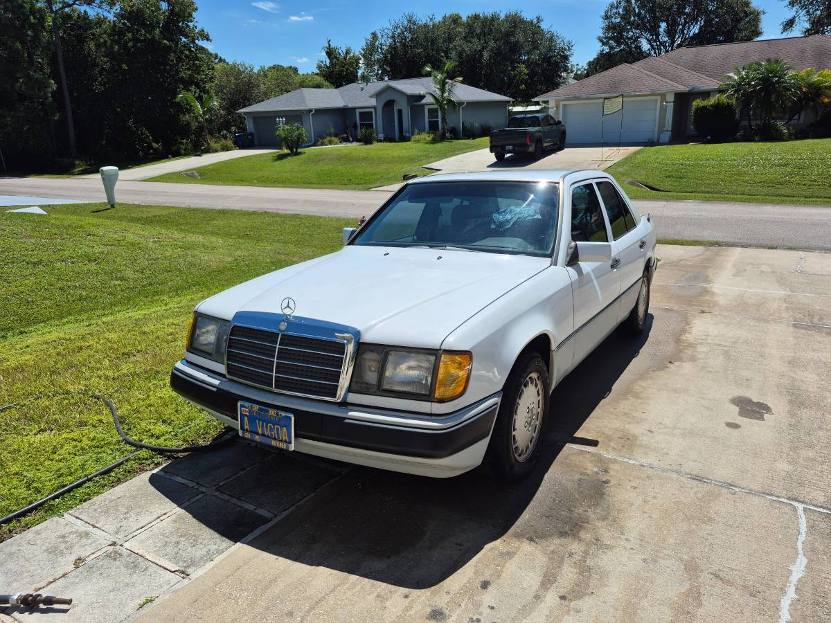 Mercedes-benz-300d-2.5-turbo-1992-White