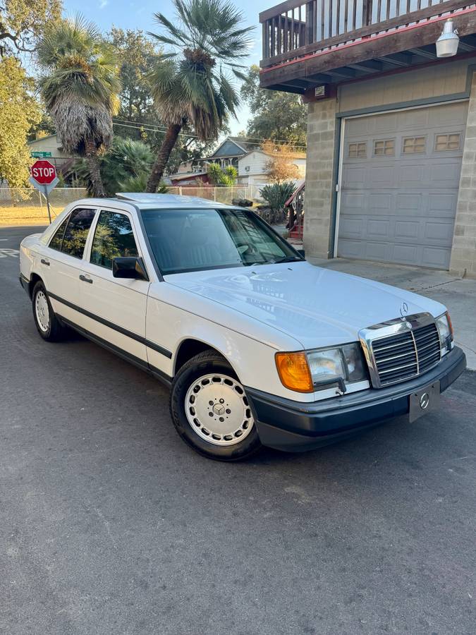 Mercedes-benz-300e-1986-White