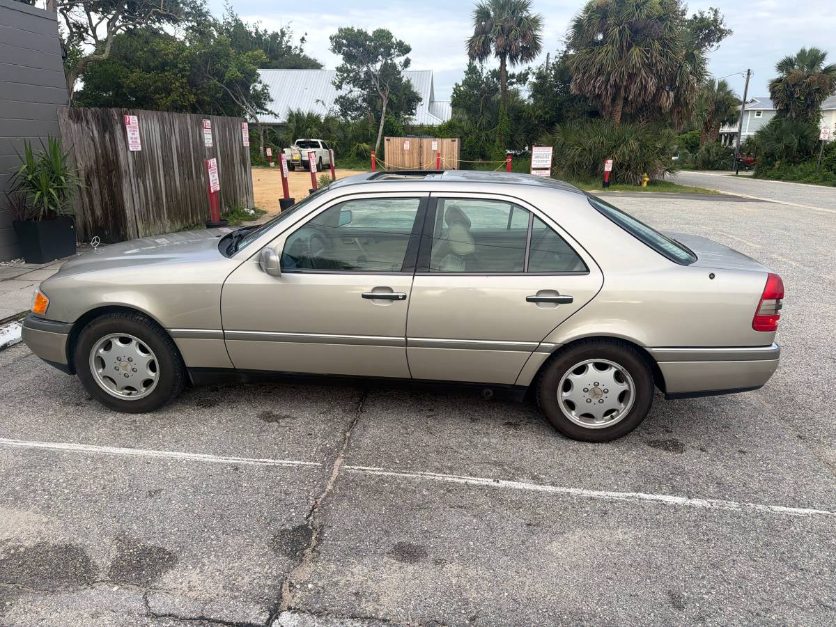 Mercedes-benz-C250-1996