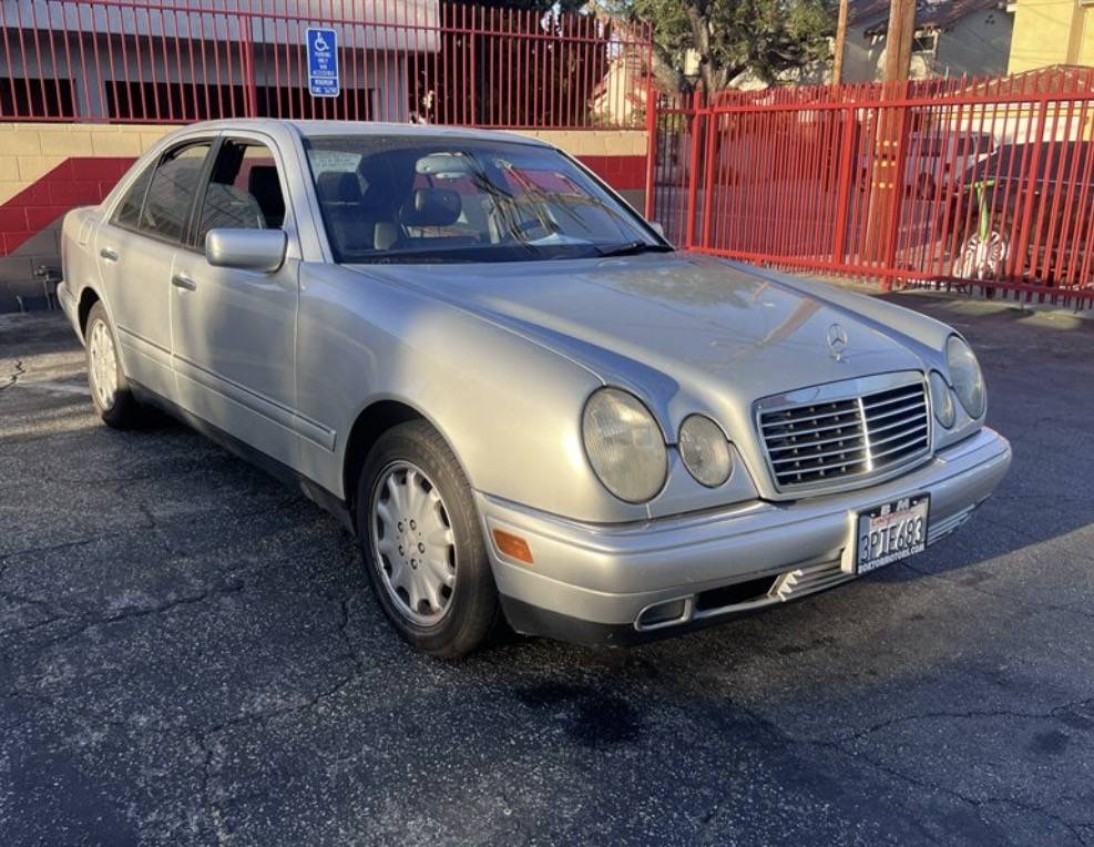Mercedes-benz-E320-1996-Silver