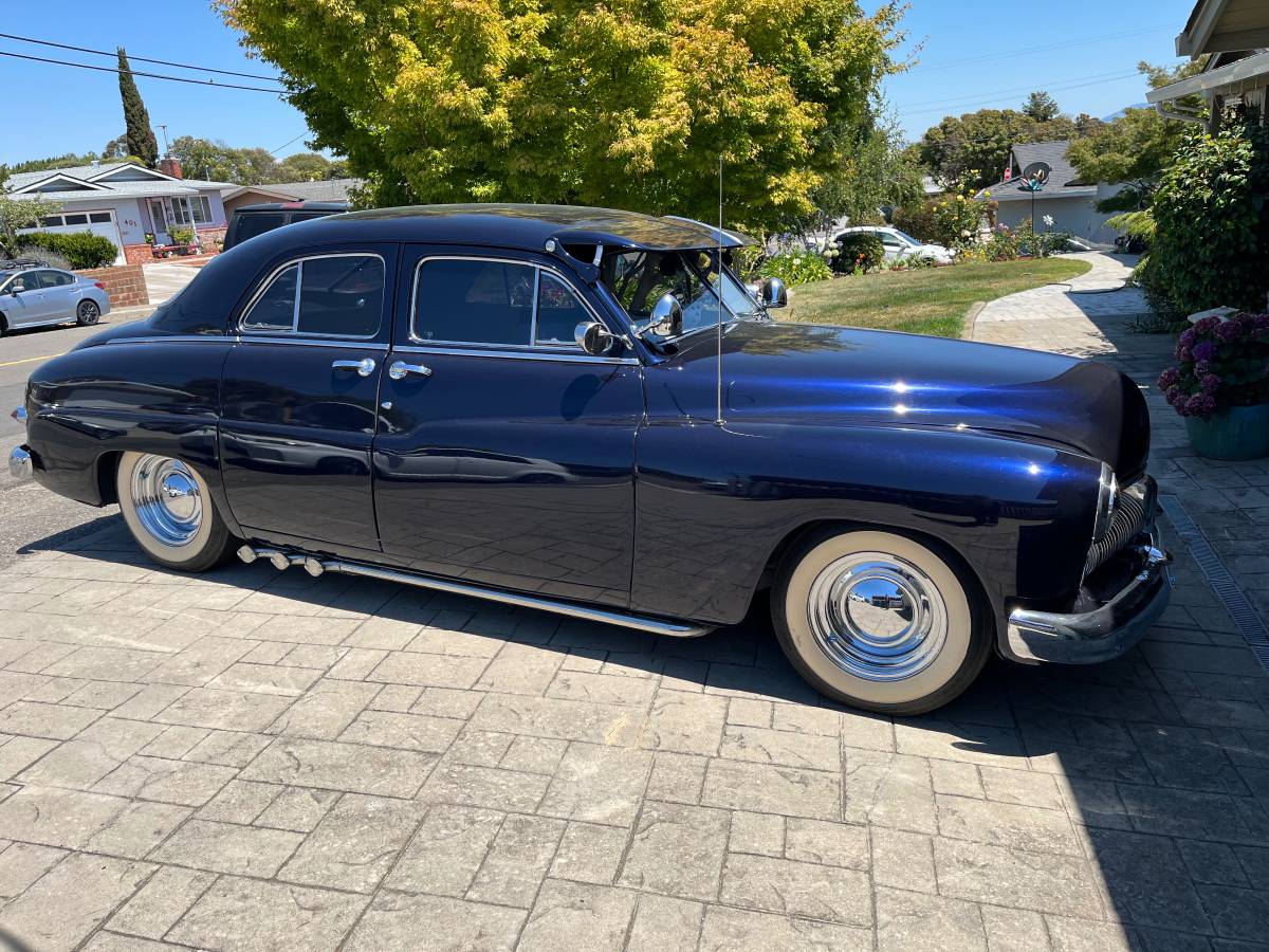 Mercury-Eight-4-door-sedan-1949-Blue