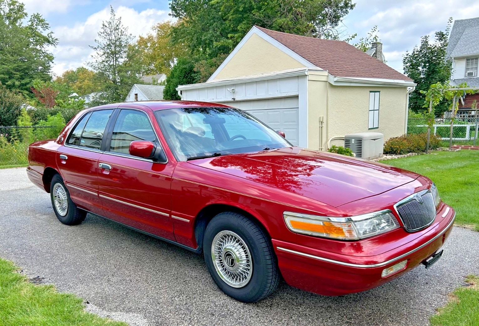 Mercury-Grand-Marquis-1996-Sedan-Tan