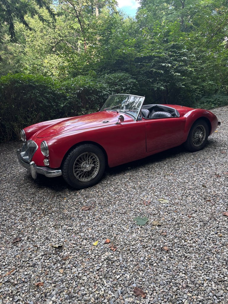 Mg-Mga-1962-Red-Black