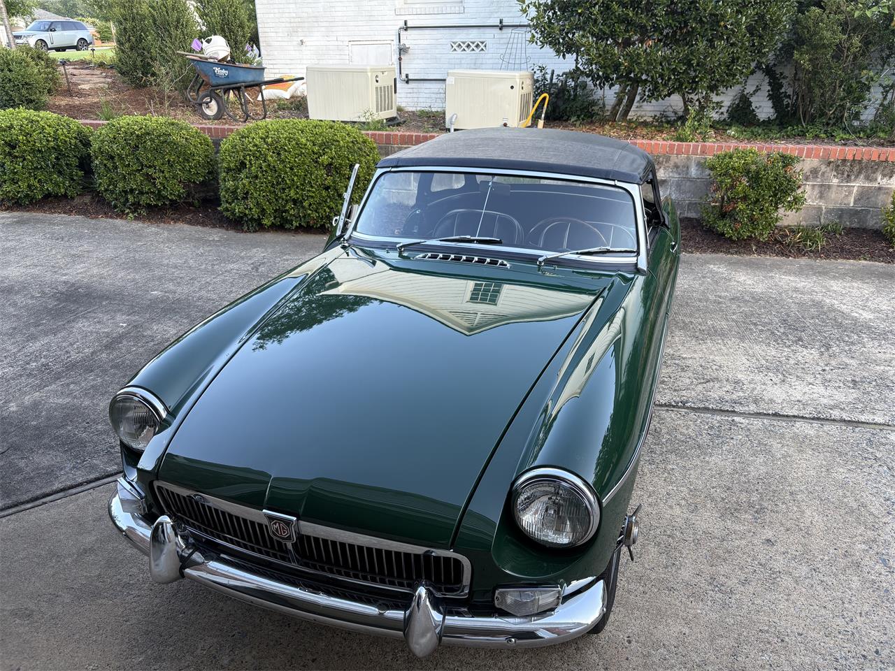 Mg-Mgb-1965-British-Racing-Green-BlackWhite-piping