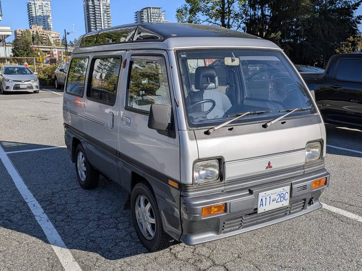 Mitsubishi-Bravo-1991-Gray