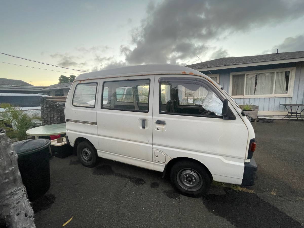 Mitsubishi-Passenger-van-1993