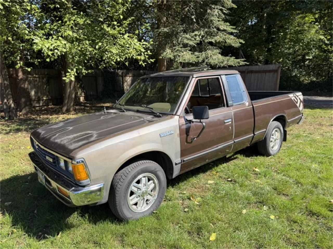 Nissan-720-1985-Brown-tanbrown